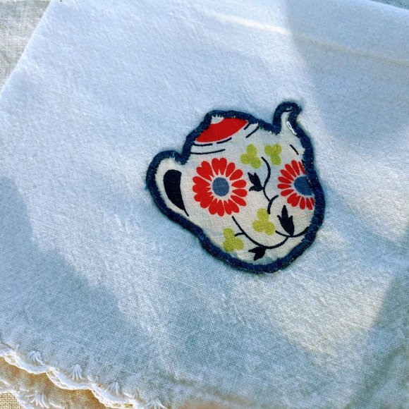 Vintage Tablecloth with Napkins Applique Teapots - Picture 4 of 8